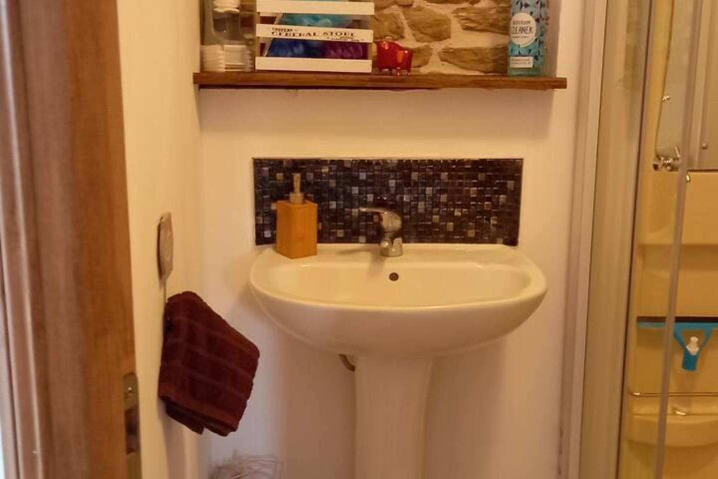 Mortain-Bocage - 2-Bed Wisteria Cottage - Sleeps 4 Notre-Dame-du-Touchet 외부 사진